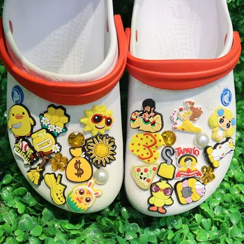 1-26 Adet Sarı Serisi Pizza Kek Güneş Hayvanlar Güzel Sandalet Ayakkabı Charm Kristal Ayakkabı Düğmesi Aksesuarları Fit Croc Jıbz Parti Hediye