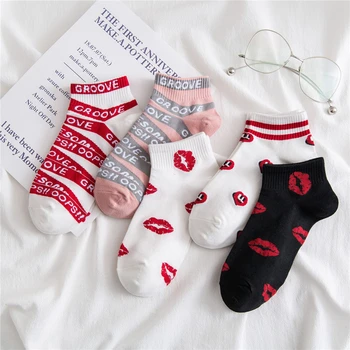 1 Çift Chic Kadınlar Yaz Kırmızı Dudaklar Aşk Kalp Komik Harfli Çorap Hipster Spor Kısa Ayak Bileği Sokken Tiki Tarzı Kolej Moda