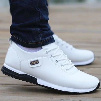 Beyaz Ayakkabı Erkekler Yuvarlak Kafa Büyük Boy Deri vulkanize ayakkabı Kore Tarzı Rahat Yumuşak Taban Daireler Zapatillas Hombre Blancas