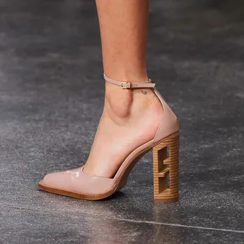 Kişiselleştirilmiş içi boş ahşap Topuk Yüksek Topuk Hakiki Deri Sandalet Retro Muhtasar Çok Yönlü Moda kadın Heteromorfik Topuk Ayakkabı