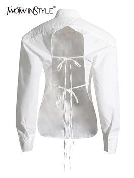 TWOTWINSTYLE Kore Moda Beyaz Gömlek Kadınlar İçin Yaka Uzun Kollu Backless Katı Düğme Bluz Kadın 2022 Giysileri Yeni
