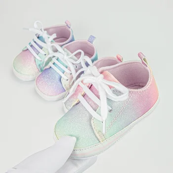 Yenidoğan Bebek Ayakkabıları Erkek Bebek Kız Ayakkabı Yumuşak Taban Degrade Rahat Yürümeye Başlayan Yeni Doğan Ayakkabı İlk Yürüyüşe Moccasins