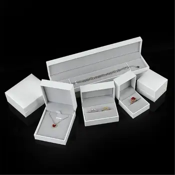 Yüksek dereceli Deri Kağıt Beyaz Mücevher Kutusu Sağ Açı Dolum Kağıt Yüzük Kutusu Sağ Açı Mücevher Kutusu Hediye Paketleme Kutusu